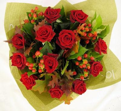 Luxury dozen red roses