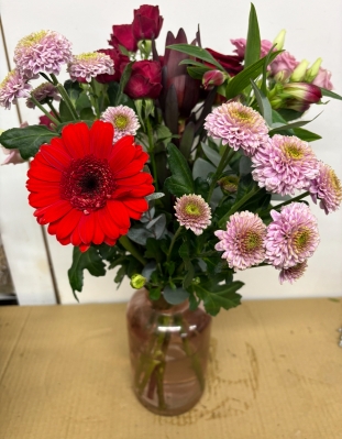 Small pink glass vase gift set
