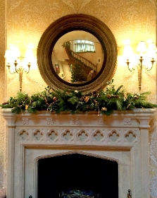 Mantlepiece Christmas arrangement